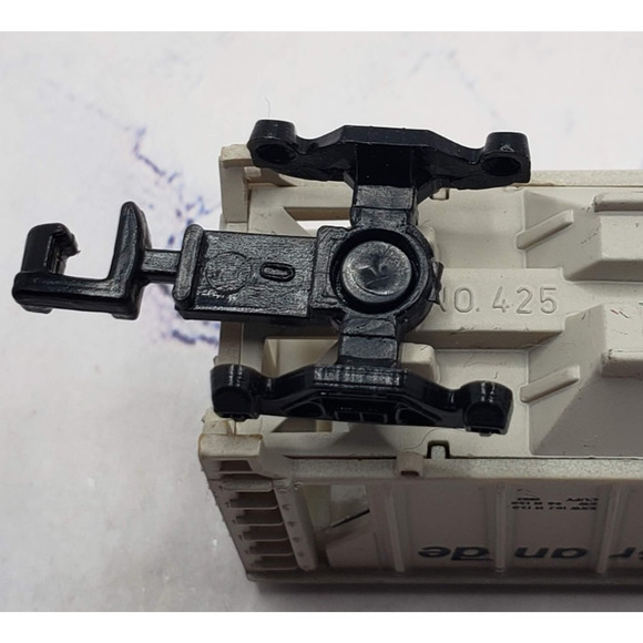 Rio Grande 2 Bay Covered Hopper D&RGW 12057 N Scale Train - Picture 8 of 8